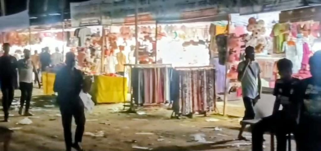 সরকারকে বৃদ্ধাঙ্গুলি দেখিয়ে সকাল থেকে গভীর রাত পর্যন্ত বিদ্যুতের অপচয়
